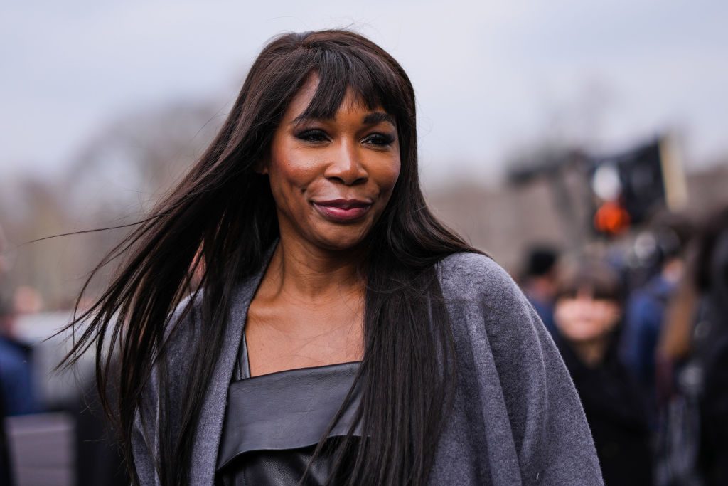 Street Style - Paris Fashion Week - Womenswear Fall Winter 2023 2024 : Day Eight